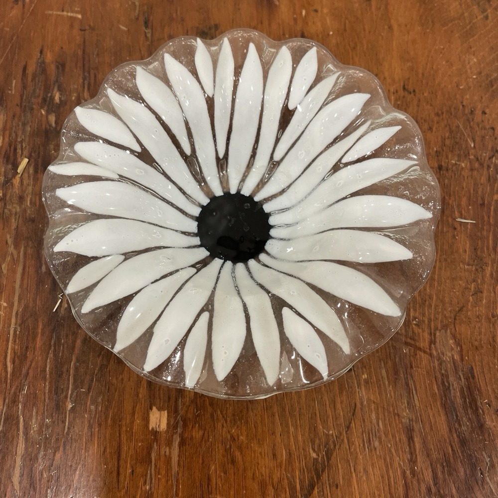 Sydenstricker Fused Glass Daisy Fluted Bowl 6.75 Inch Black White Flawless